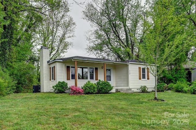 110 Maplewood Knoll Dr, East Flat Rock, NC 28726