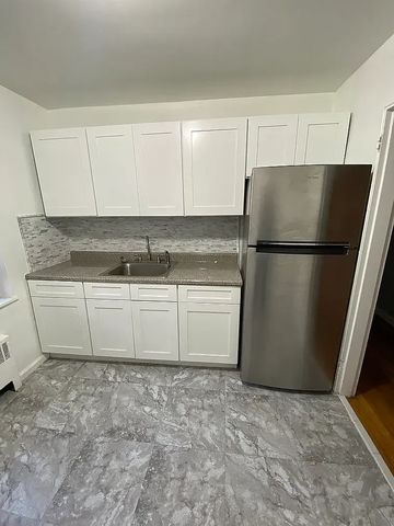 Address Not Disclosed, Linden, NJ 07036