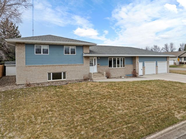 1716 14th St SW, Minot, ND 58701