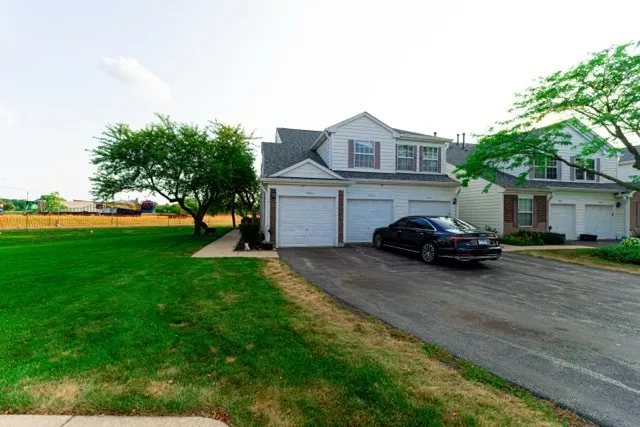 737 W  Streamwood Blvd #B, Streamwood, IL 60107