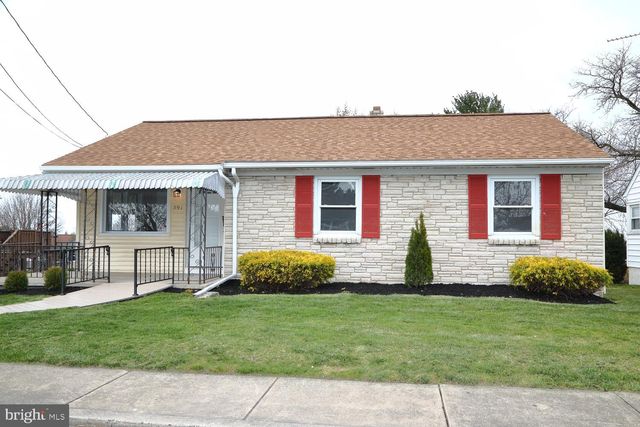 591 W  Broad St, New Holland, PA 17557