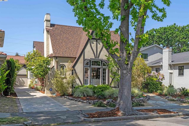 2947 Gibbons Dr, Alameda, CA 94501