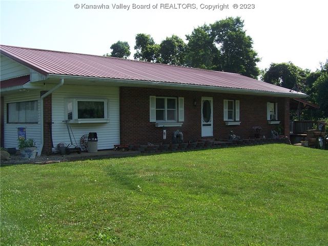 988 Happy Valley Rd, Southside, WV 25187