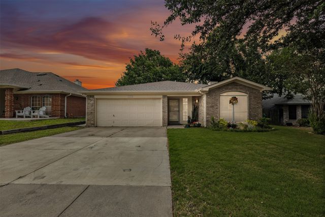 10252 Sunset View Dr, Fort Worth, TX 76108