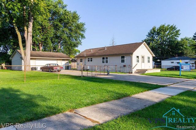 23457 Couzens Ave, Hazel Park, MI 48030