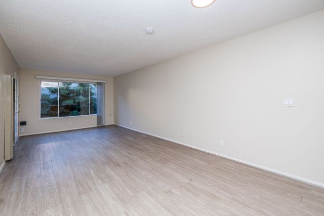 630 Mariposa Ave #209, Oakland, CA 94610