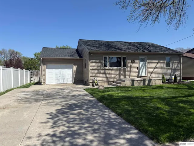2500 E  Cuming St, Fremont, NE 68025