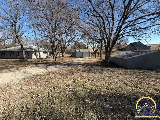 33225 Wabaunsee Rd, Wamego, KS 66401