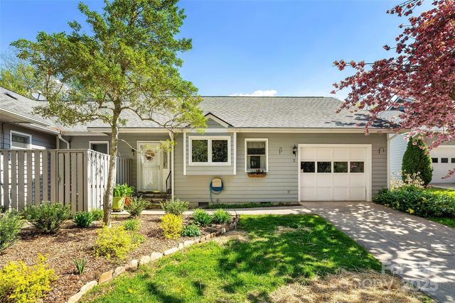 2 Llama Vista Ct, Black Mountain, NC 28711