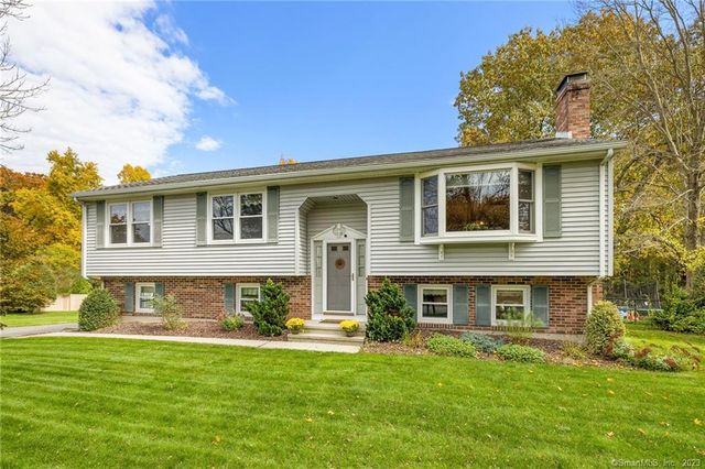 31 Celtic Ct, Enfield, CT 06082