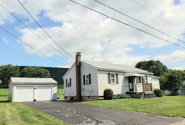 915 1st St, Roaring Spring, PA 16673