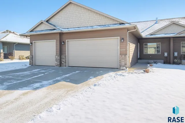 4204 S  Banyan Ave, Sioux Falls, SD 57110