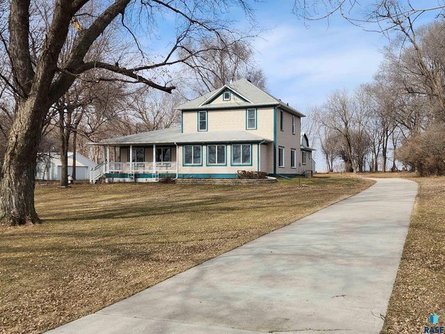 48626 262nd St, Valley Springs, SD 57068