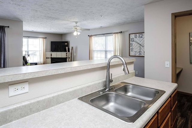 5502 N  133rd Plz #2-206, Omaha, NE 68164