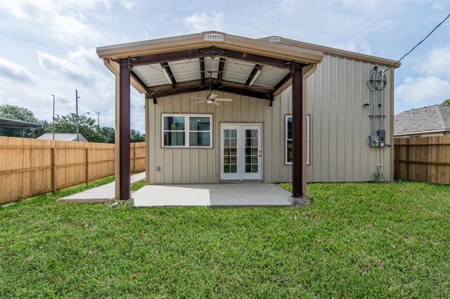 335 Holiday St, Tomball, TX 77375