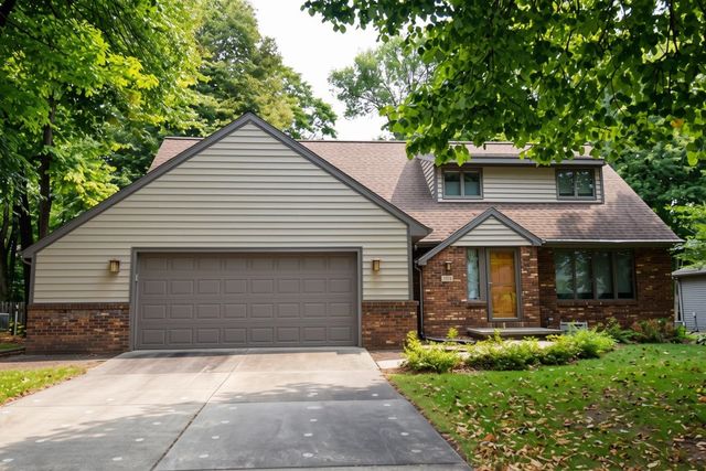 3316 S  White Birch Ln, Appleton, WI 54915