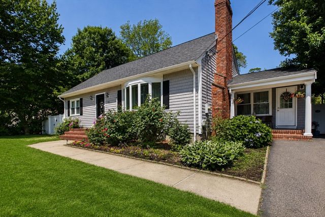 41 Normand St, Dartmouth, MA 02747