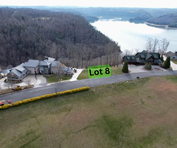 8 Eagle Point Dr, Albany, KY 42602