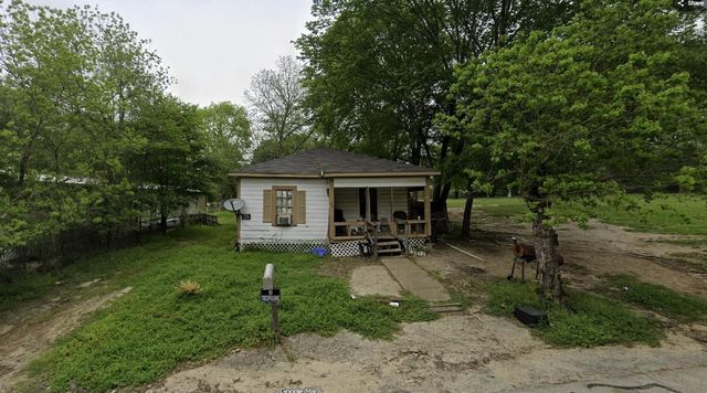 608 8th St, Huntsville, TX 77320