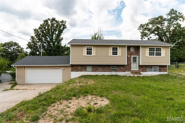 24235 Thames Ln, Saint Robert, MO 65584