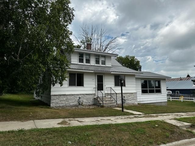 214 State St   NW, Evansville, MN 56326