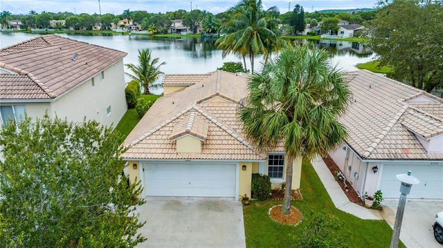 6342 NW 40th Ave, Coconut Creek, FL 33073