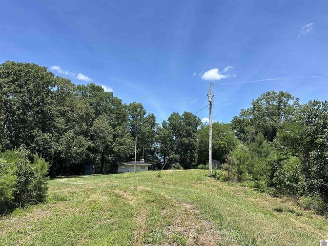 669 Cedar Point Rd, Benton, KY 42025