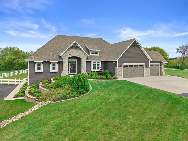 S66W24310 Skyline AVENUE, Town Of Vernon, WI 53189