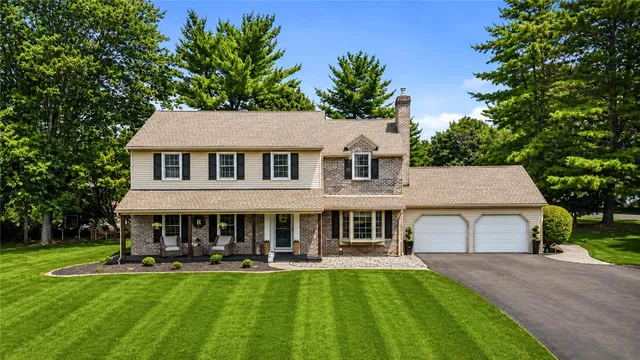 4775 White Oak Cir, Emmaus, PA 18049