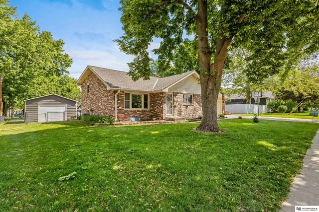 410 Florence Ave, Beatrice, NE 68310
