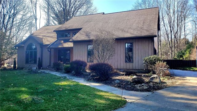 780 Lord Rd, Fairview, PA 16415