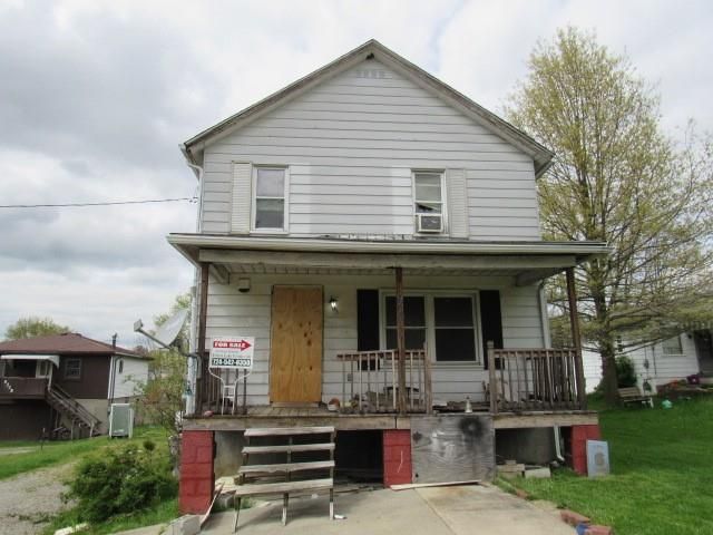 920 W  4th Ave, Derry, PA 15627