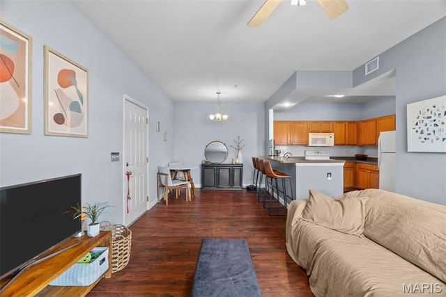 1239 Gardens Circle Dr #I, Saint Louis, MO 63125