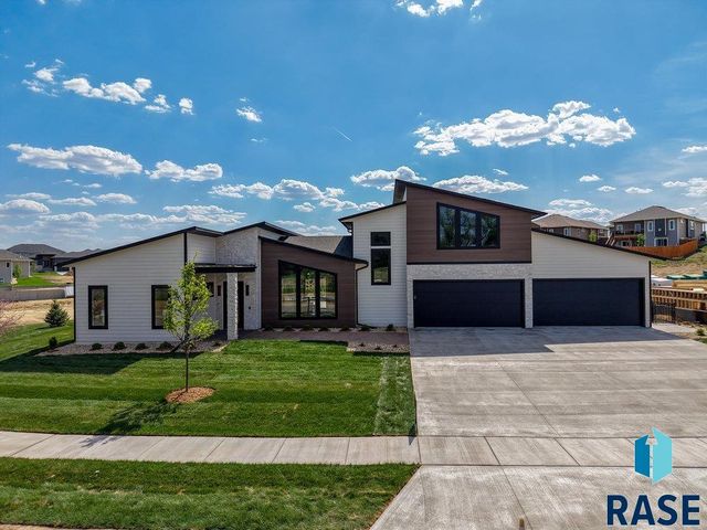 1013 N  Scots Pine Dr, Sioux Falls, SD 57110