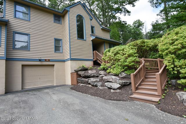 521 Bunting Rd, Canadensis, PA 18325