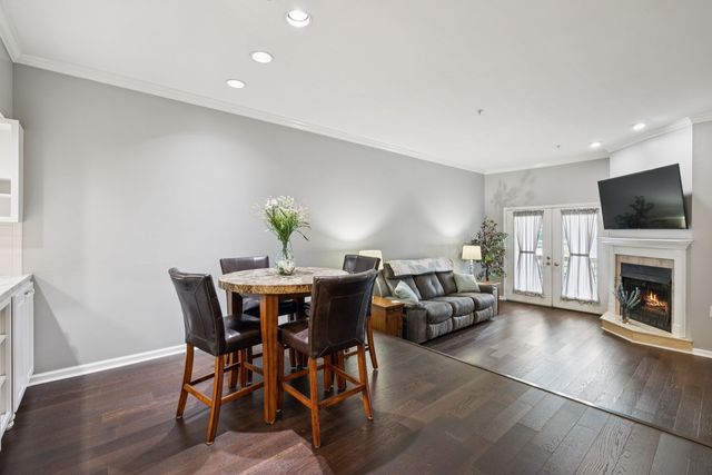 136 W  End Pl, Nashville, TN 37205