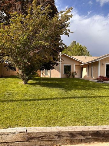 1810 Pheasant Ln, West Richland, WA 99353