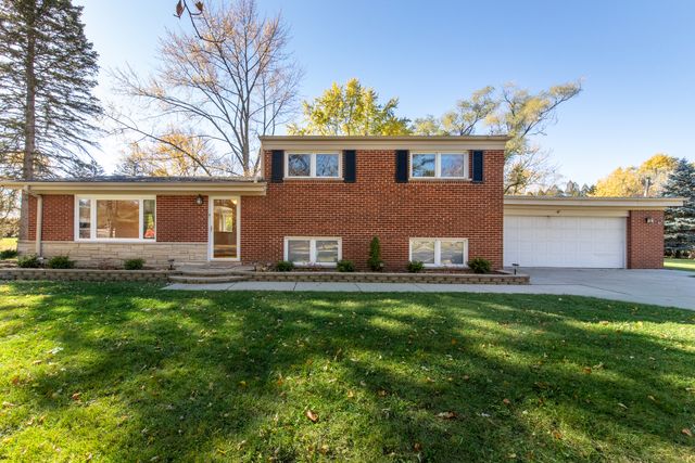 22 W  Stonegate Dr, Prospect Heights, IL 60070