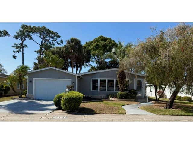 275 Las Palmas Blvd #275, North Fort Myers, FL 33903