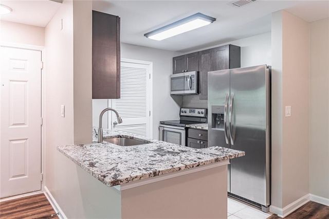 547 Granville Ct, Sandy Springs, GA 30328