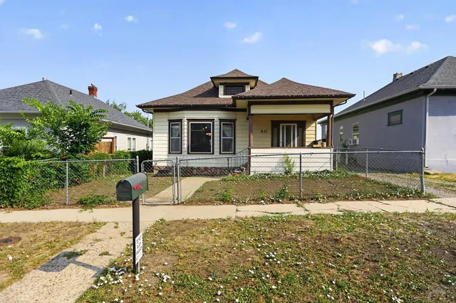 611 E  2nd St, Trinidad, CO 81082