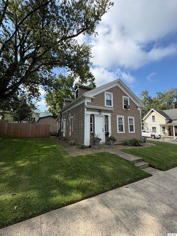 21 W  College St, Fredericktown, OH 43019