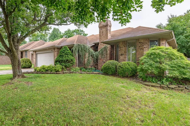 1895 S Forrest Heights Avenue, Springfield, MO 65809