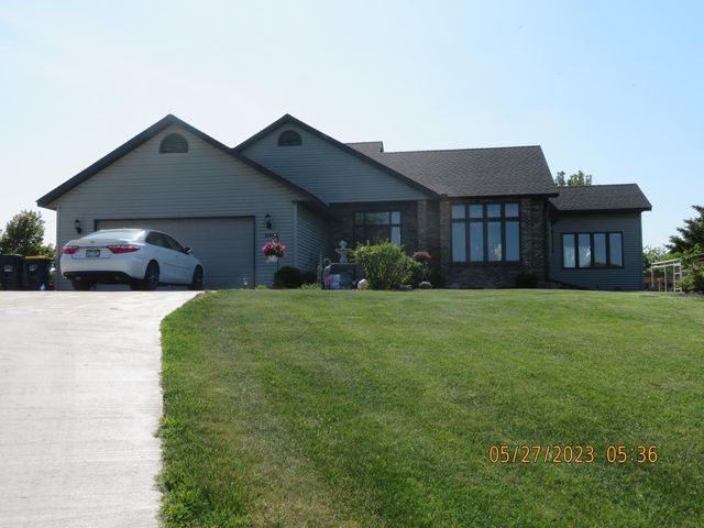 31960 Lincoln Rd, Lindstrom, MN 55045