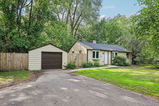 7712 Lakeview Ln NE, Spring Lake Park, MN 55432