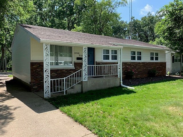 110 Dawn Dr, Springfield, IL 62702