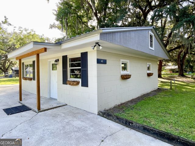 41 Sutton Ct, Woodbine, GA 31569