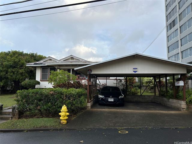 1828 Poki St, Honolulu, HI 96822