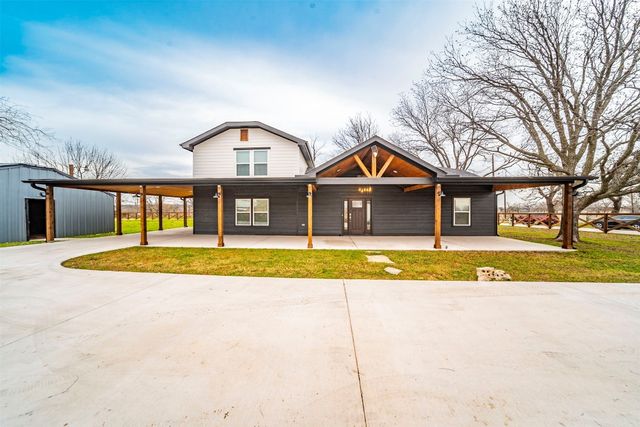 592 S  Swanson Rd, Mineral Wells, TX 76067