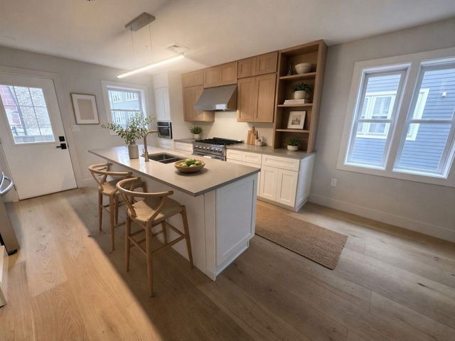 122 W  7th St #E, Boston, MA 02127